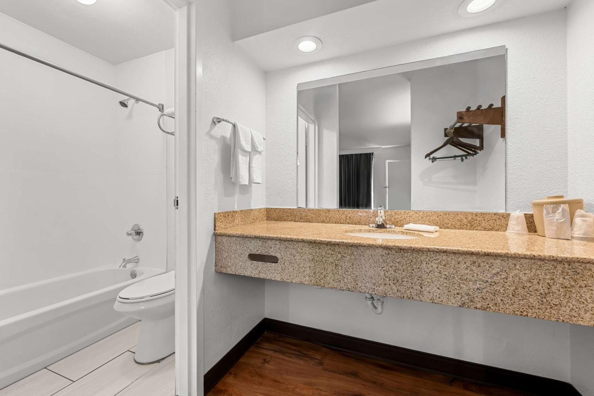 Americas Best Value Inn Hamilton Экстерьер фото